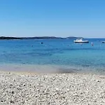 Dirk Hvar Town