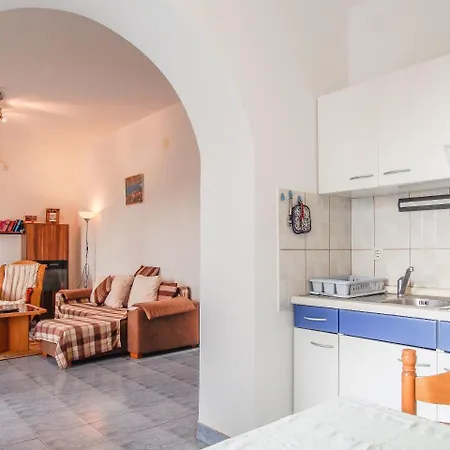Dirk Apartment *