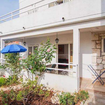 Apartment Dirk Hvar Town