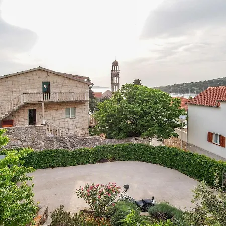 Dirk Apartment Hvar Town